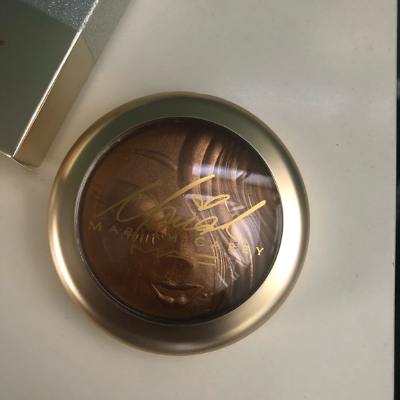 Brand new macxmariahcarey highlighter - Picture 2 of 2
